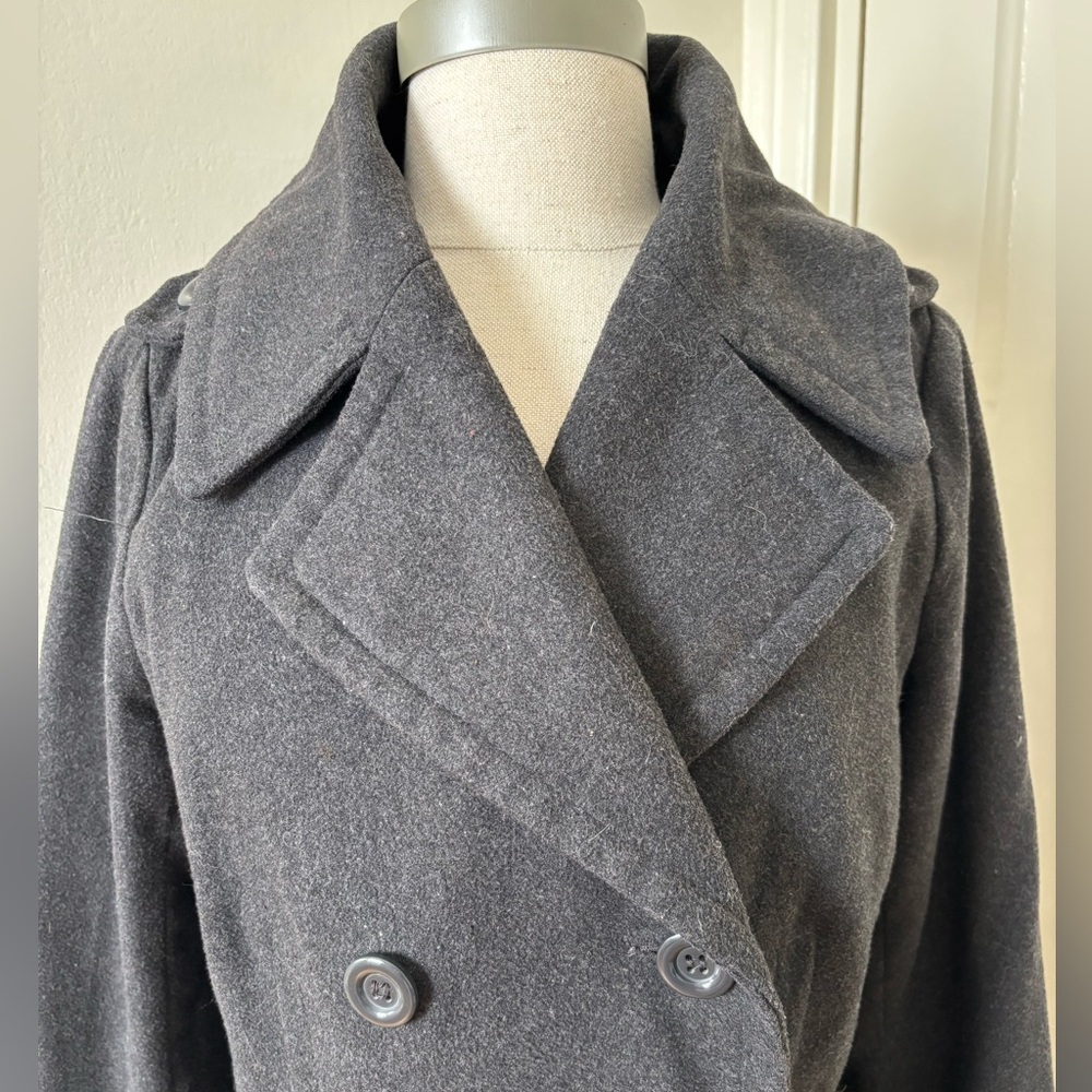 Sharp gray poly/wool trench coat. Sz. M.